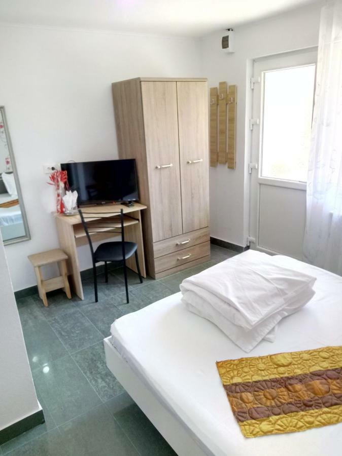 Camere De Inchiriat Carpati 胡内多阿拉 外观 照片