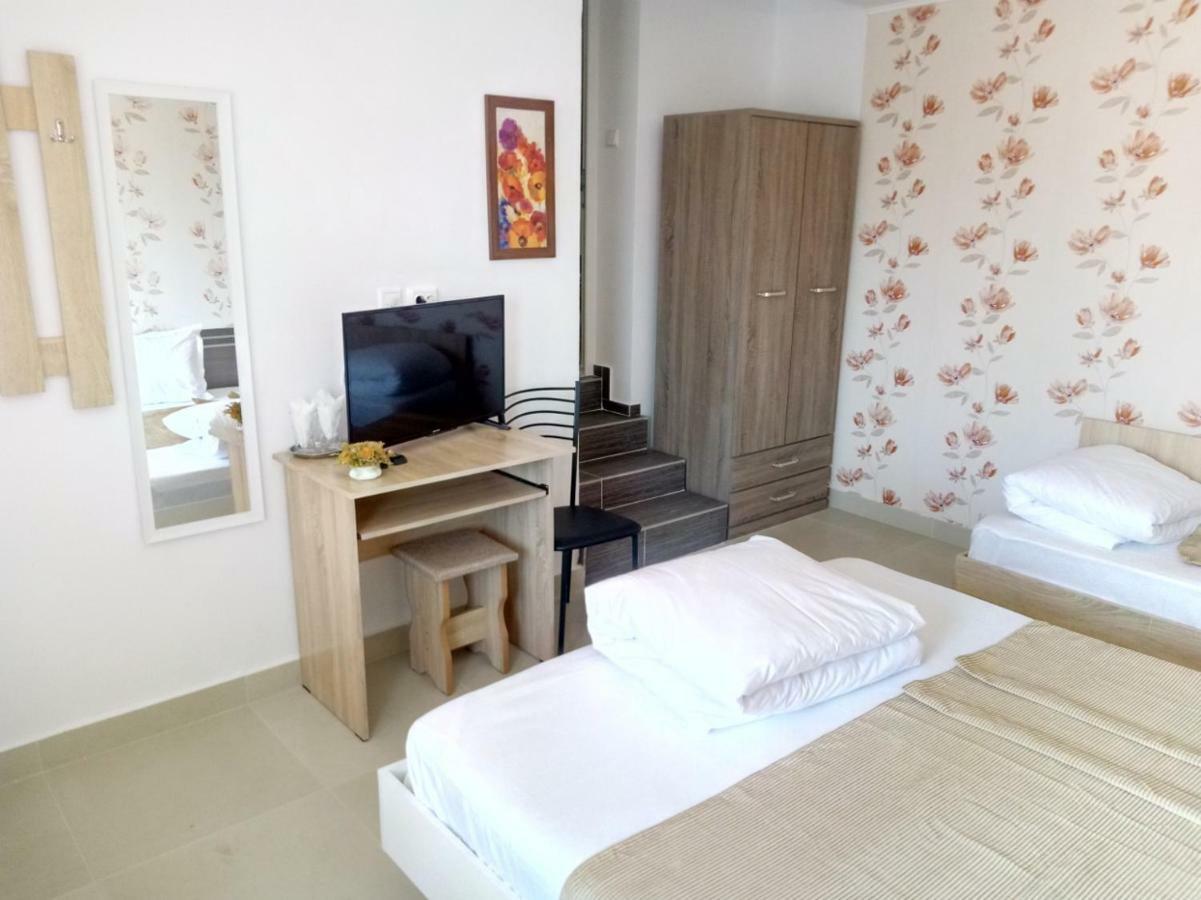Camere De Inchiriat Carpati 胡内多阿拉 外观 照片