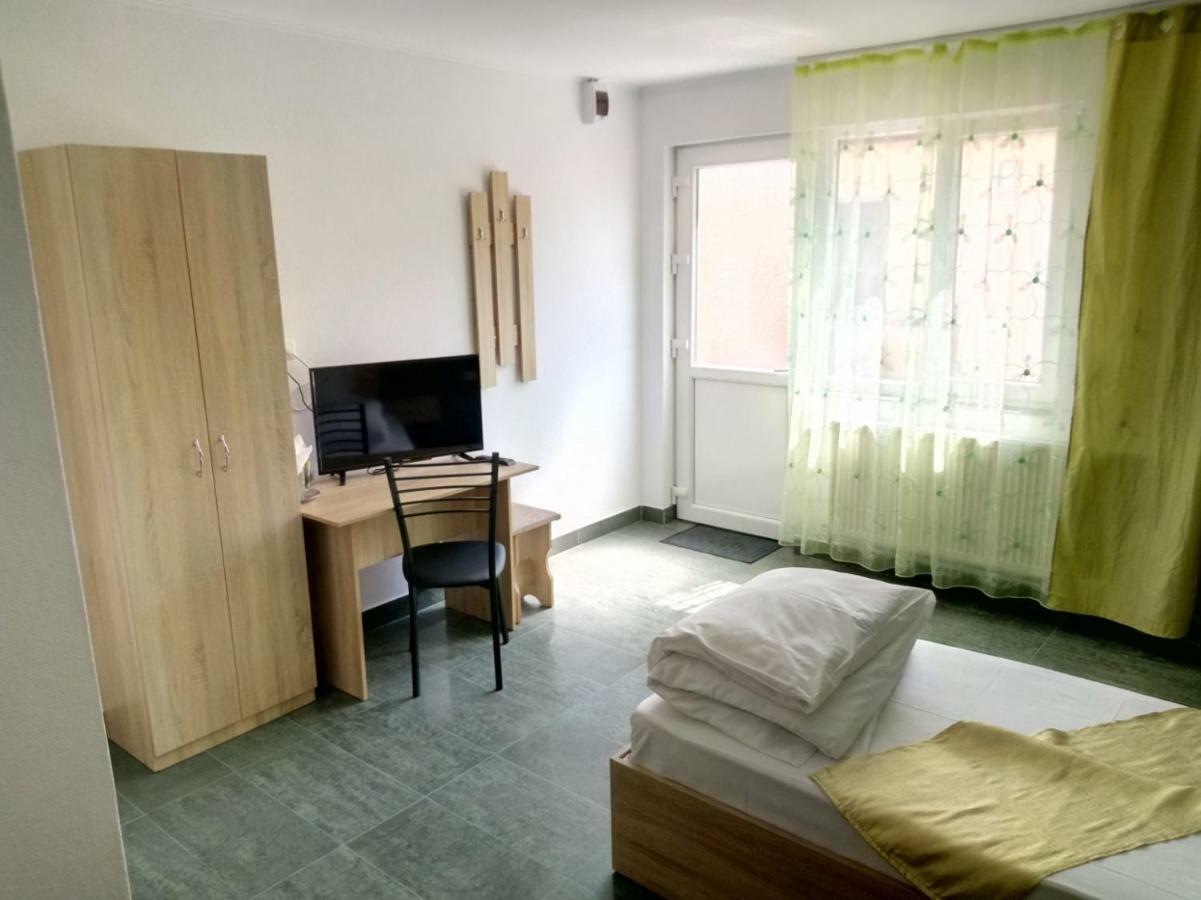 Camere De Inchiriat Carpati 胡内多阿拉 外观 照片