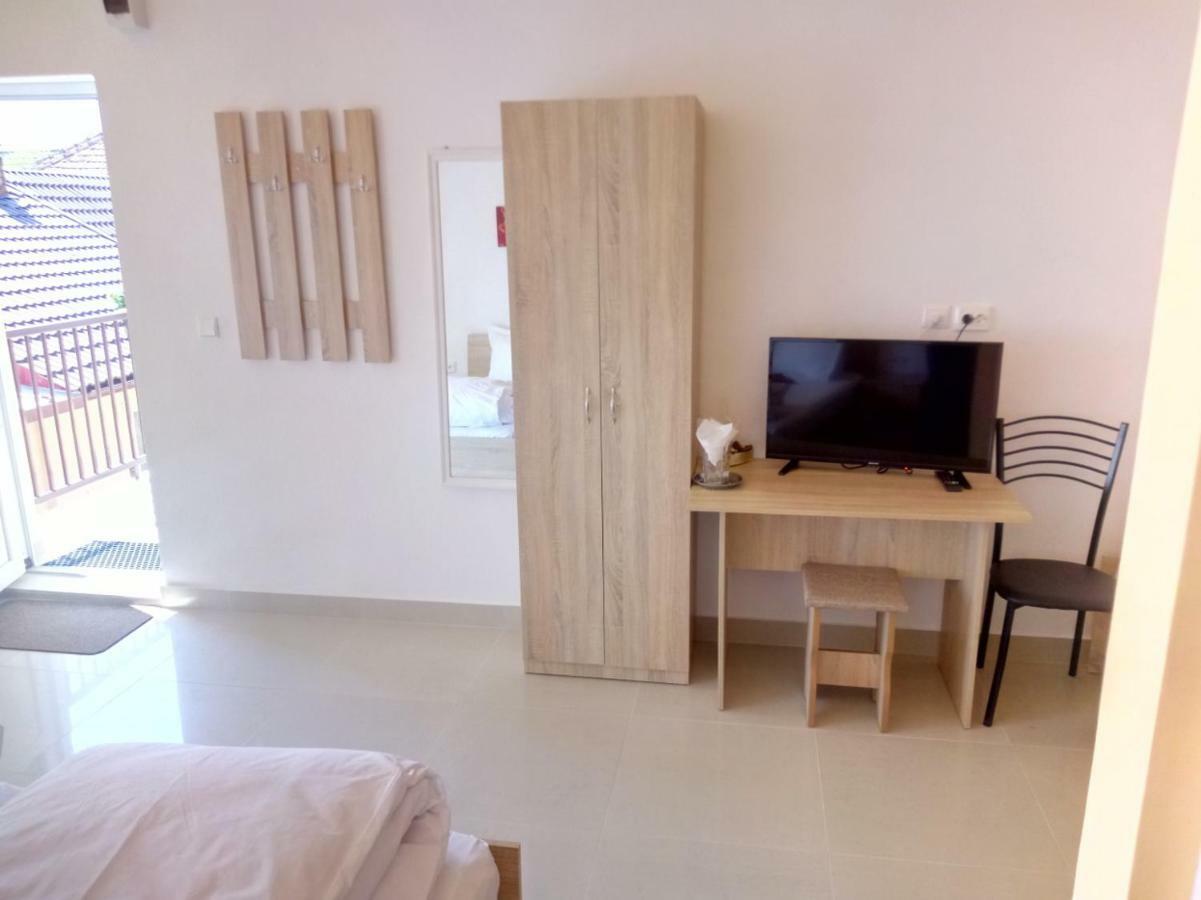 Camere De Inchiriat Carpati 胡内多阿拉 外观 照片