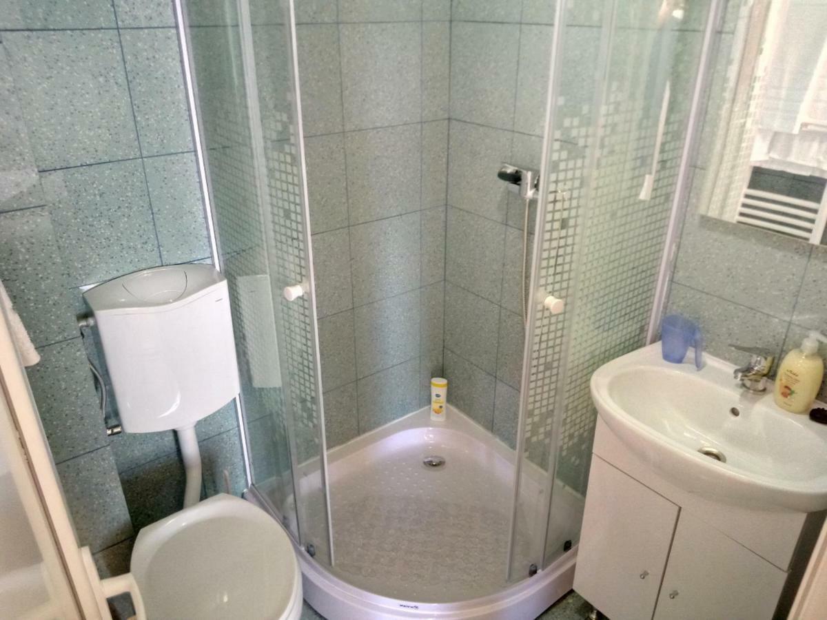 Camere De Inchiriat Carpati 胡内多阿拉 外观 照片
