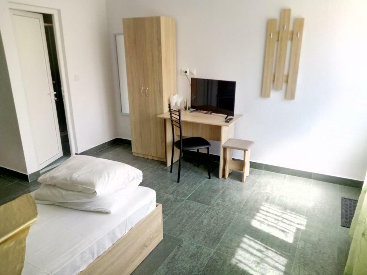 Camere De Inchiriat Carpati 胡内多阿拉 外观 照片